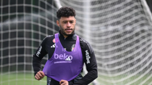 Free agent Oxlade-Chamberlain close to Celtic move as talks advance
