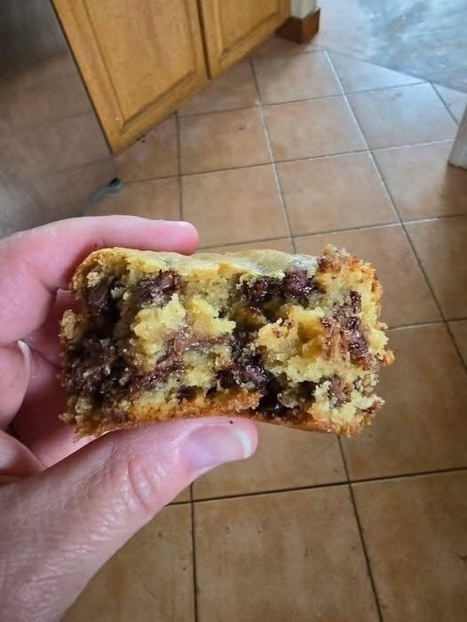Gooey Chocolate Chip Cookie Bars Recipe
